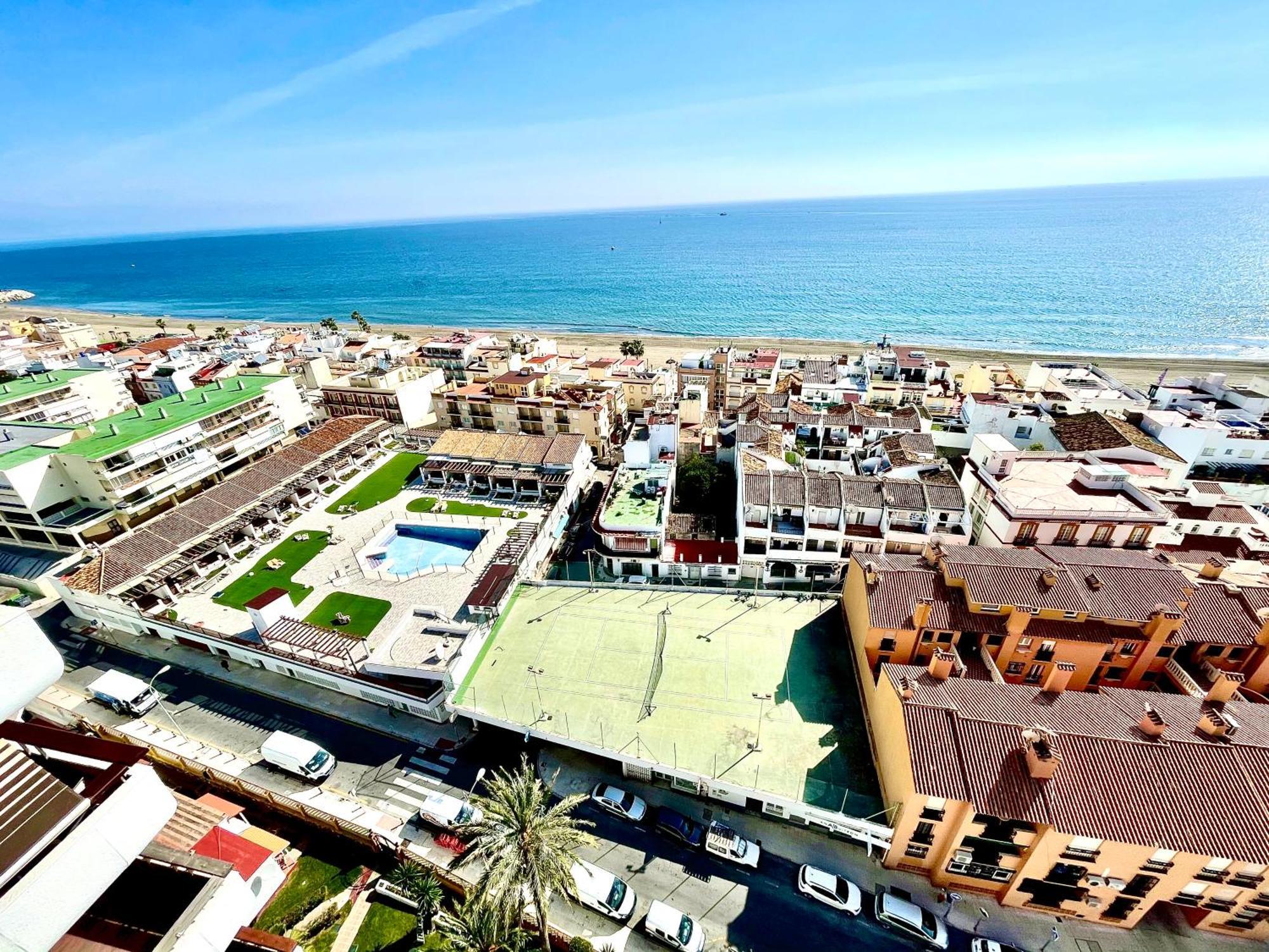 Gorgeous Apartment At The Sea In La Carihuela! トレモリノス エクステリア 写真