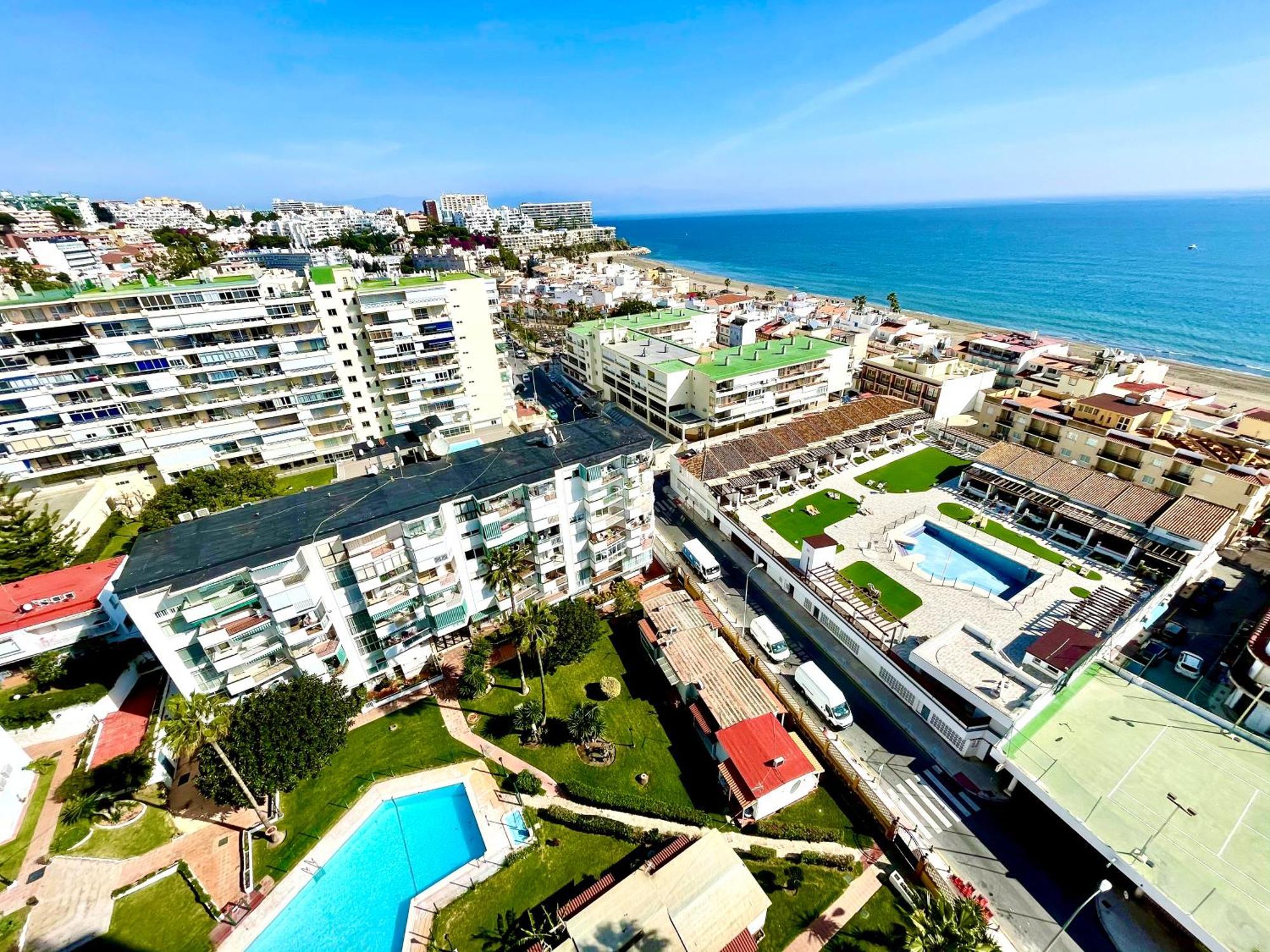 Gorgeous Apartment At The Sea In La Carihuela! トレモリノス エクステリア 写真